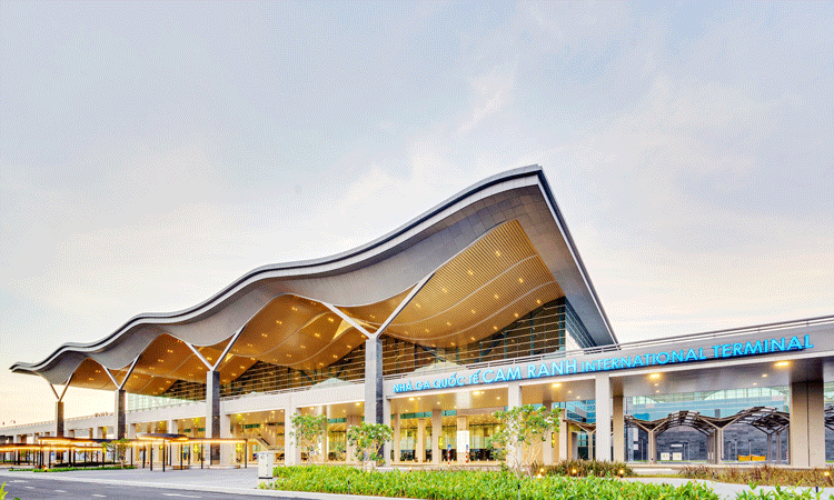 Le Thi Hong Minh, General Director of Cam Ranh International Terminal JSC (CRTC), introduces her airport and explains what makes it one of the most advanced international terminals in Vietnam.