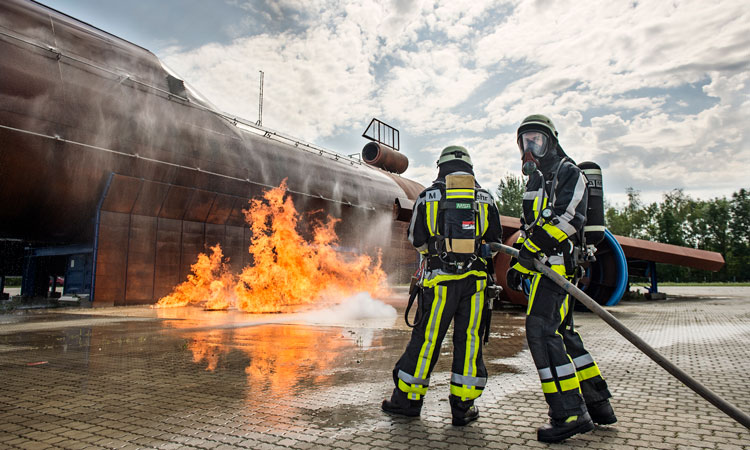 The life of an airport firefighter - an exclusive insight into Munich ...